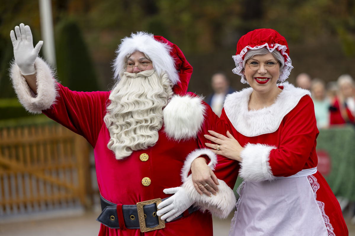 Santa and Mrs Claus waving