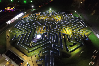 Image of the maze from above with illuminations