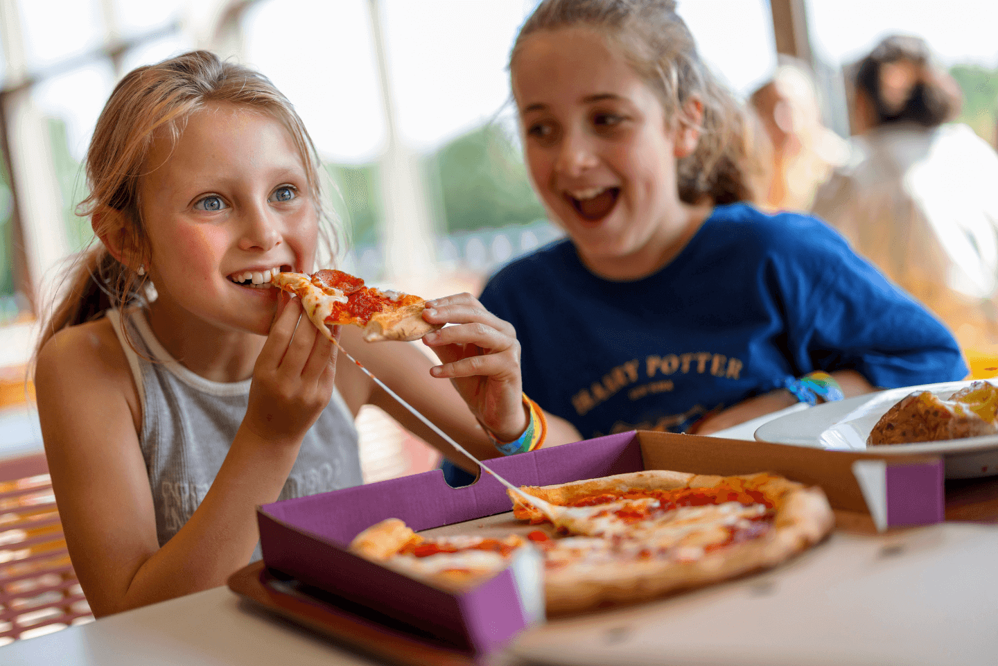 Kids eating pizza in the Playhive Pizzeria 